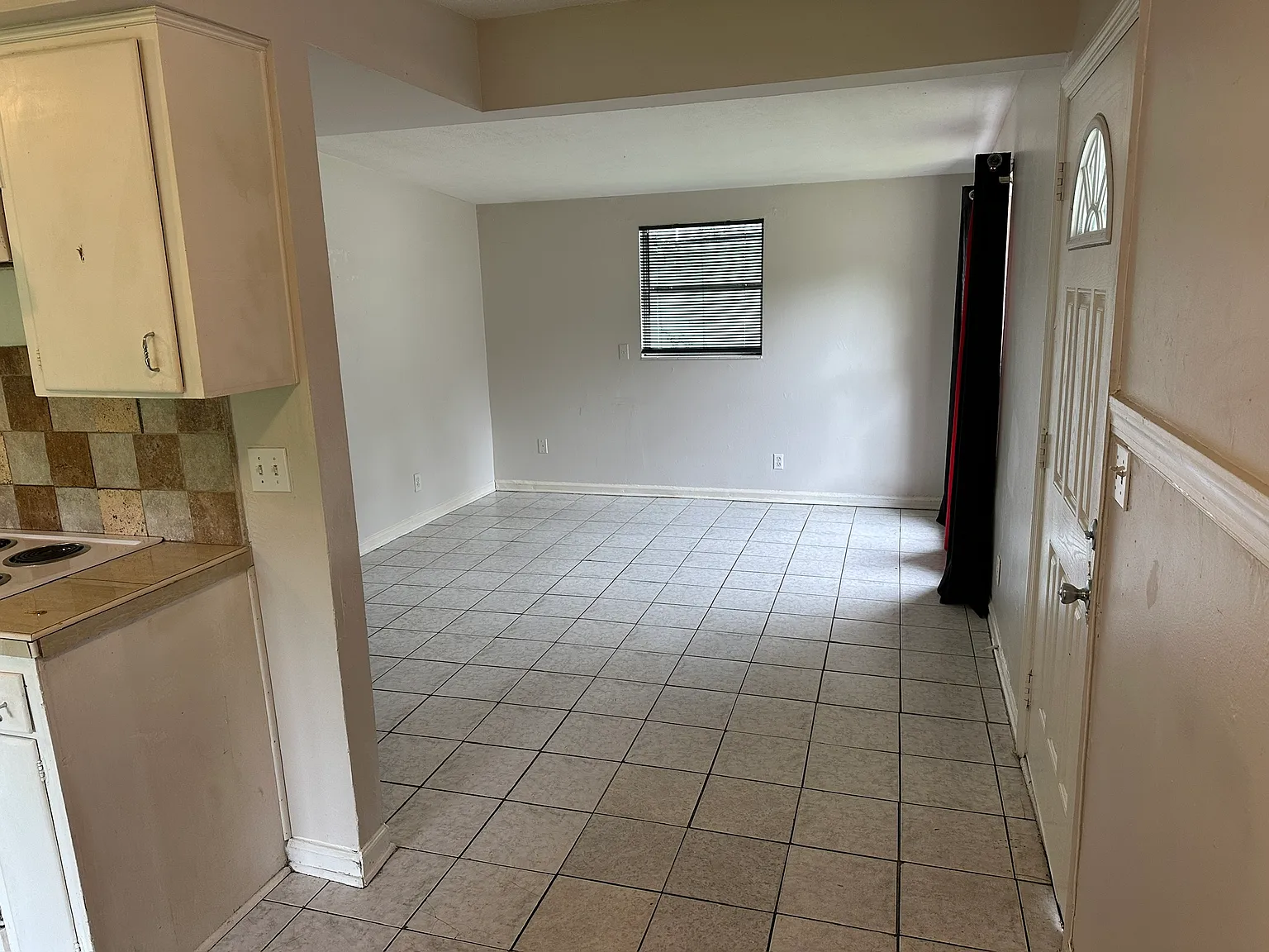 3 bed, 864 sqft, $1,200 — Photo 2