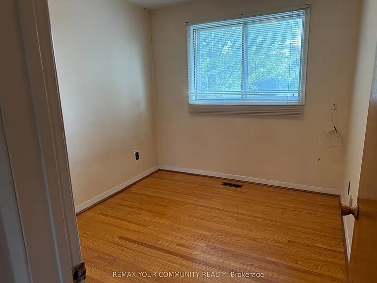 300 Driftwood Ave #UPPER — Photo 17