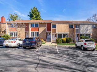 68 Chestnut Ct, Hillsborough, NJ