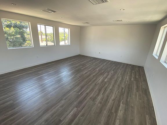 second bedroom, can also be used as den