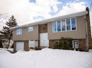 1042 Sarah Ln, Endicott, NY 13760