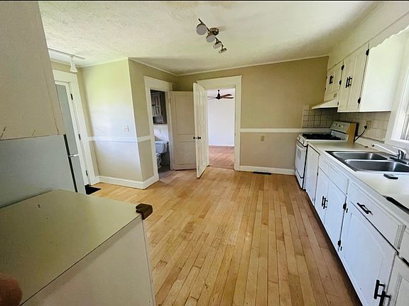 2nd image of 402 South St