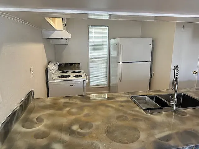 3 bed, 2.5 bath, 1660 sqft, $2,500 — Photo 2