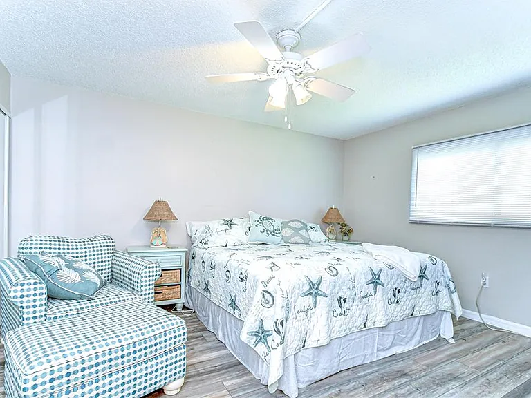 13870 Oakwood Ln — Photo 17