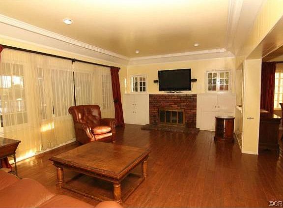 5th image of 901 E Angeleno Ave
