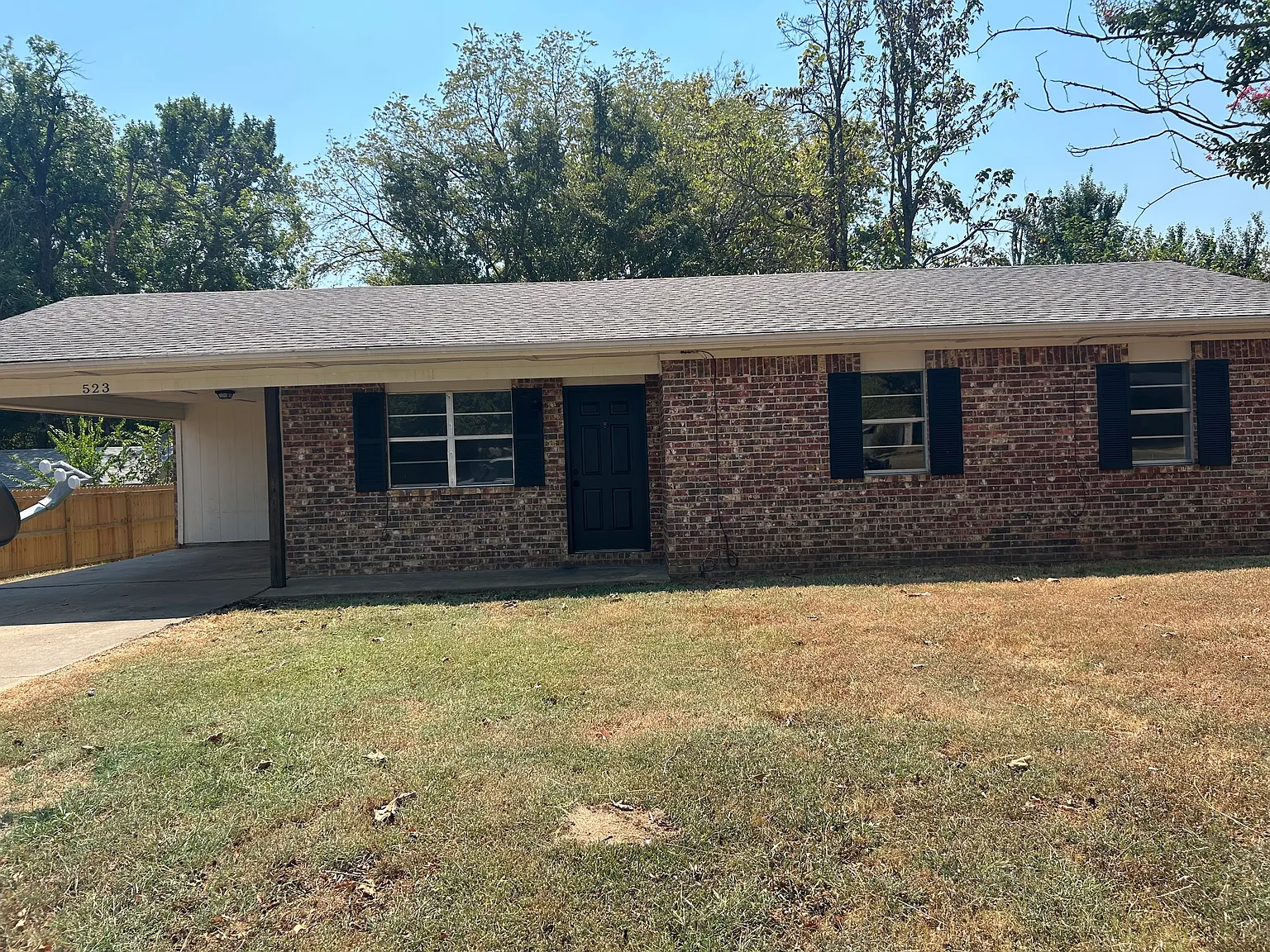 3 bed, 1038 sqft, $850 — Photo 1