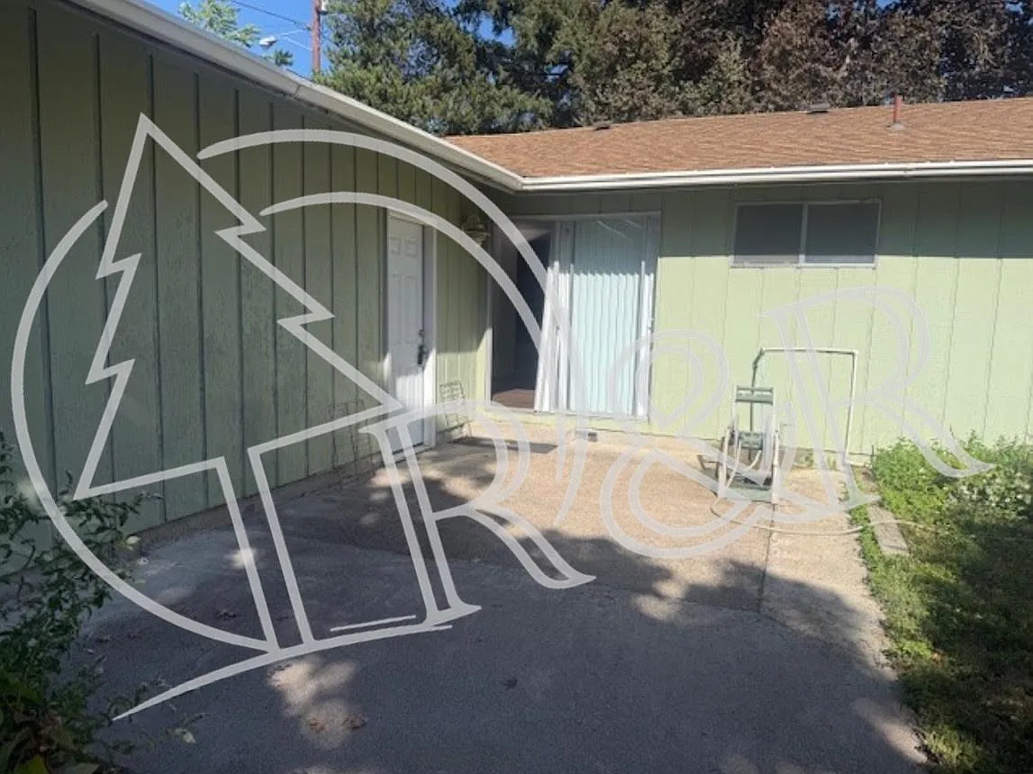 3 bed, 1.5 bath, 1232 sqft, $2,295 — Photo 2