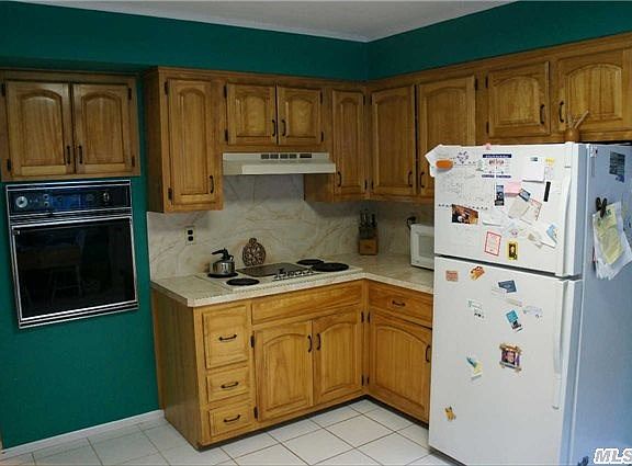 2nd image of 4 Lakeview Dr W