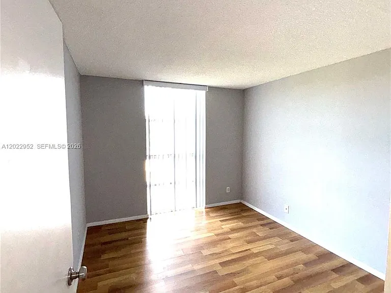 2001 Atlantic Shores Blvd #409 — Photo 8