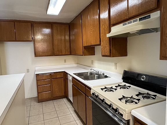 3rd image of 1145 Belmont Ave APT 109