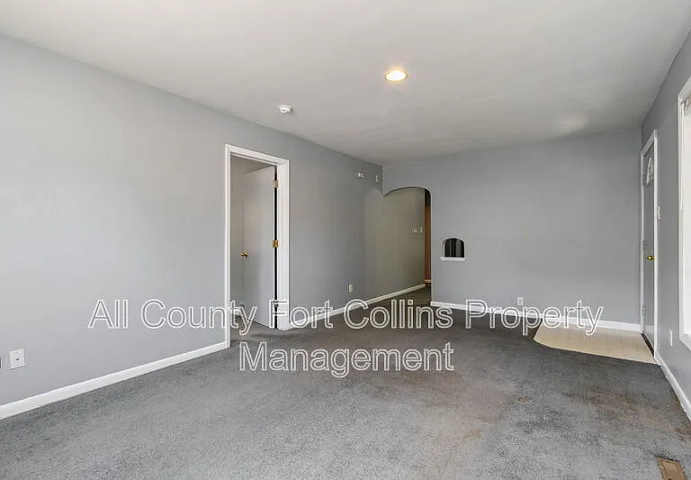 817 E Laurel St — Photo 6