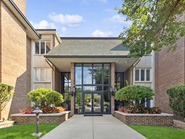 3 Oak Brook Club Dr APT E301, Oak Brook, IL 60523