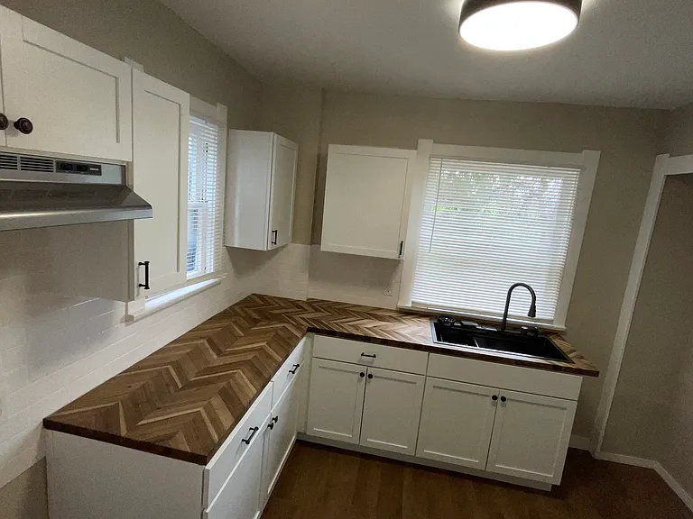 2322 Upton Ave — Photo 7