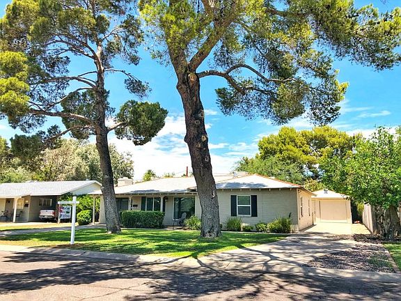 Vermont Front Exterior 3