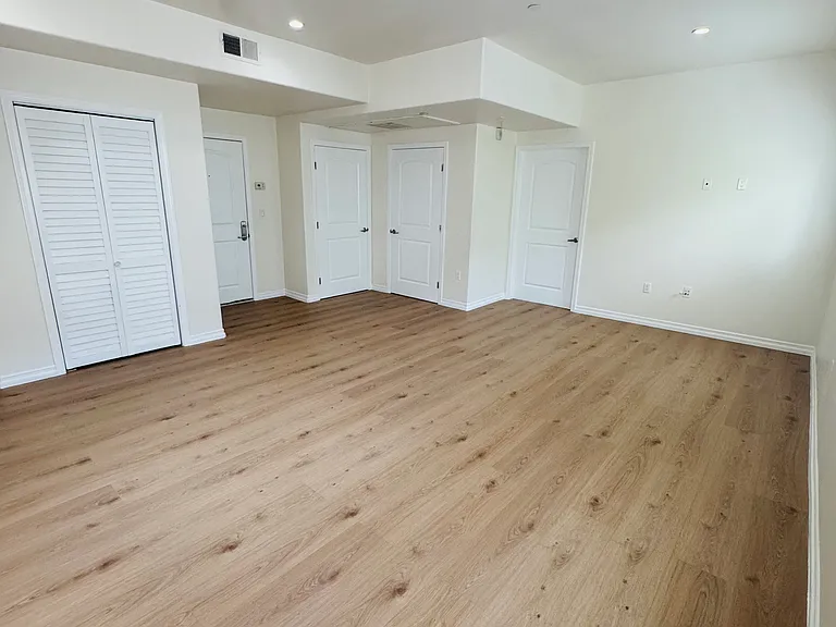 7327 Milwood Ave #103 — Photo 4