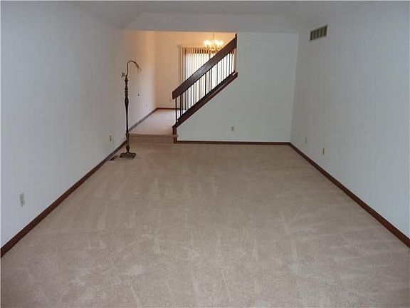 4th image of 24 Treetop Dr