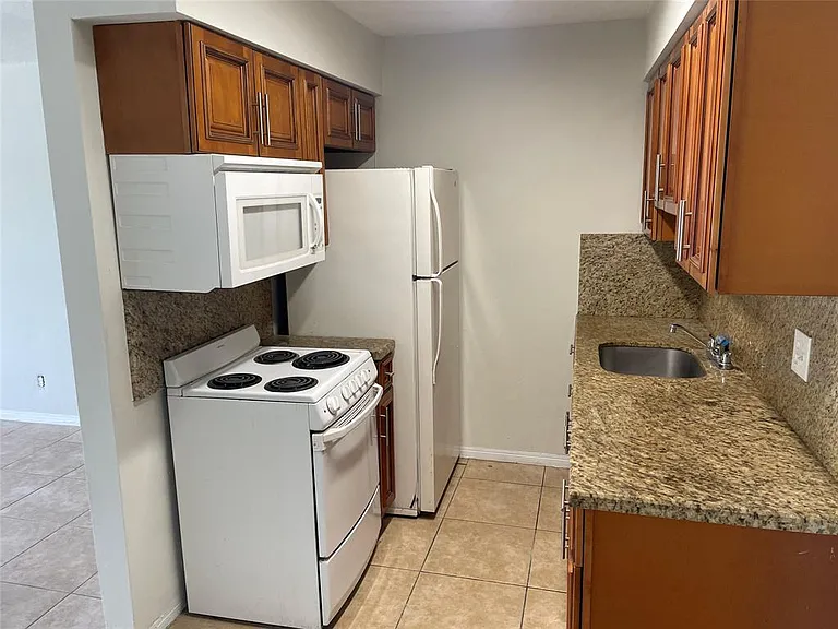 1555 Tyler St #4 — Photo 5