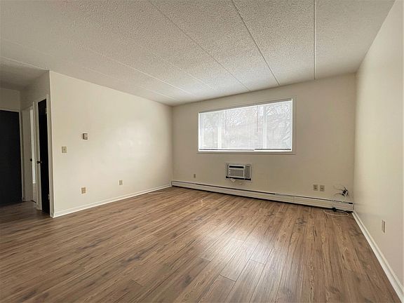 3rd image of 2277 Cornwall St #687277
