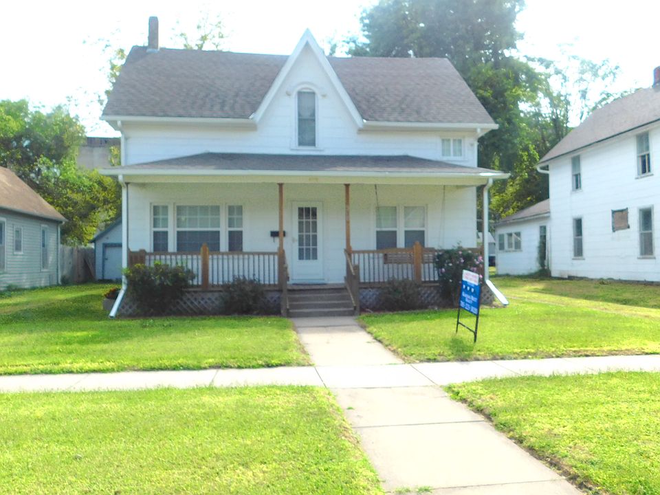 1st image of 306 NE 4th St