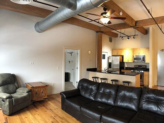 4th image of 589 Essex St Unit 304