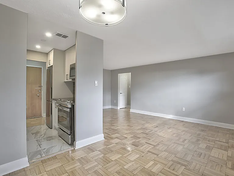 1307 Wilson Ave #1303 — Photo 3