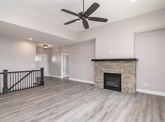 5th image of 142 Smola Woods Ct