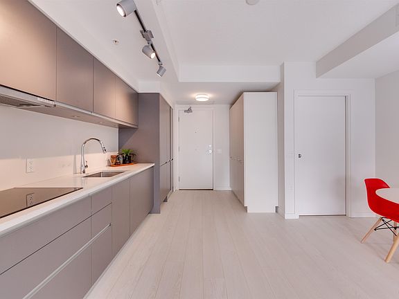 4th image of 180 E 2nd Ave #628