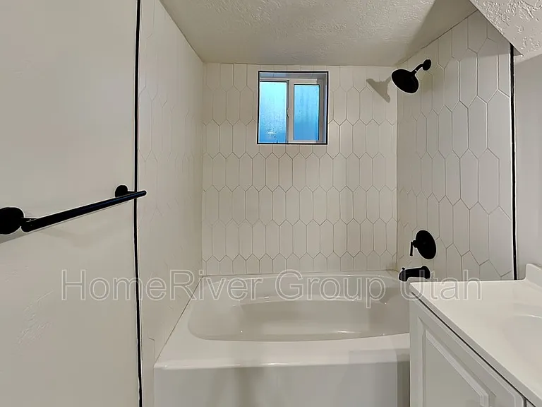 563 S Denver St #4 — Photo 11