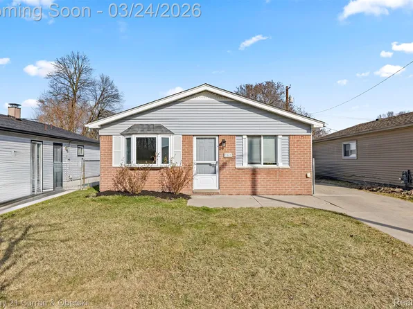 9449 Sylvia St, Taylor, MI 48180