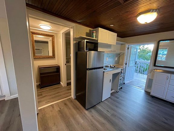 3rd image of 2227 Hyde Park St #2