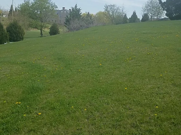 1112 Hollywell Ave #1, Chambersburg, PA 17201