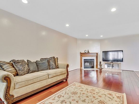 4th image of 308 Ventnor Ct Unit 308