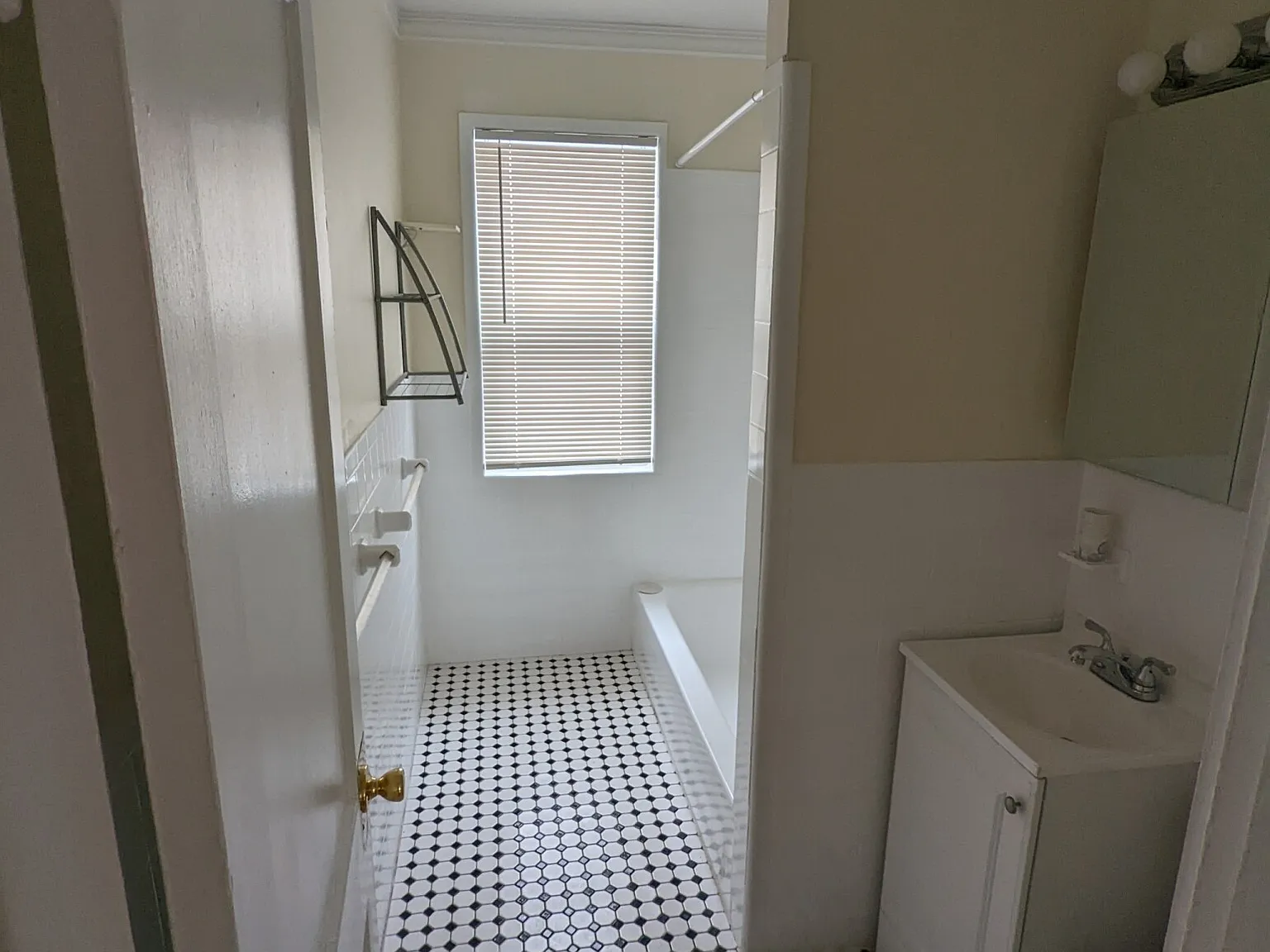 4 bed, $3,800 — Photo 3