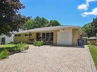 107 W Orchard Pl, Mount Prospect, IL 60056