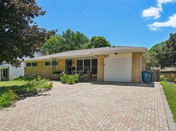 107 W Orchard Pl, Mount Prospect, IL 60056