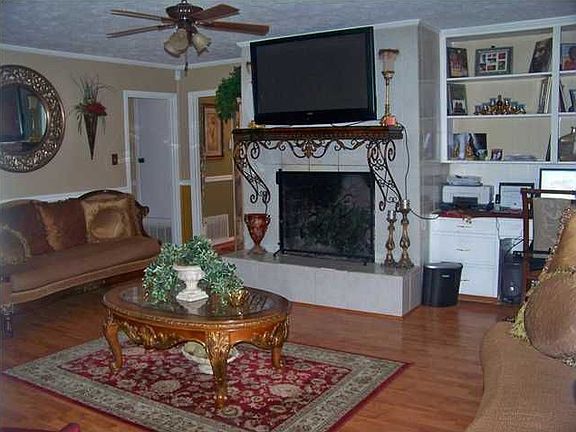 3rd image of 3200 Windwood Dr
