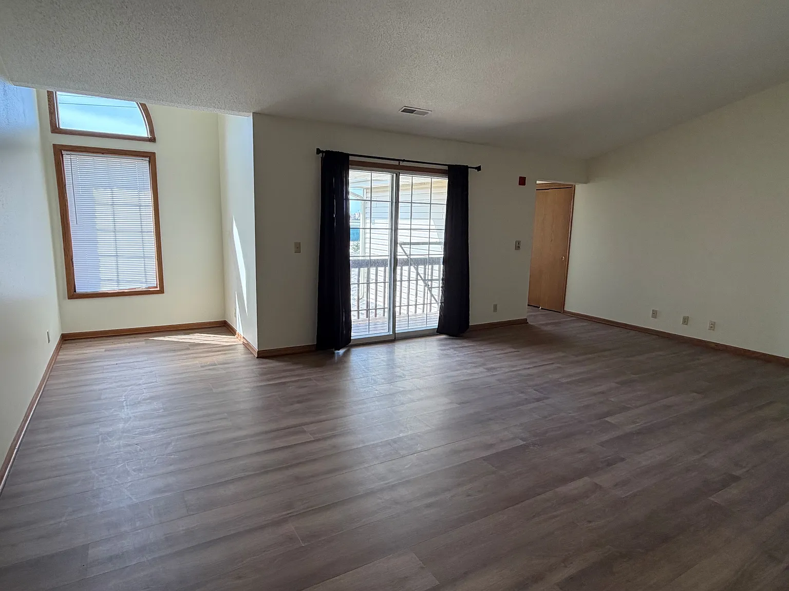 2 bed, 1219 sqft, $1,750 — Photo 2