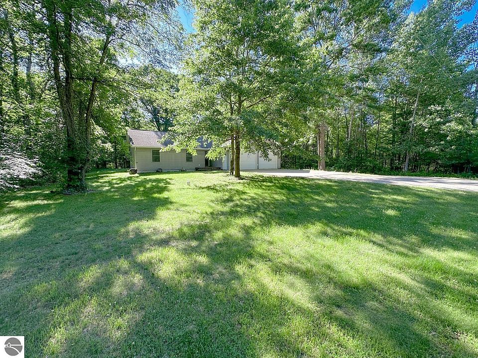 2797 N Castor Rd, Coleman, MI 48618 | Zillow