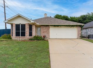 2032 Brownwood Ave, Grand Prairie, TX 75052