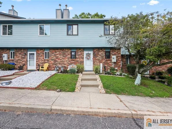 3 Eagle Ct, Howell, NJ 07731