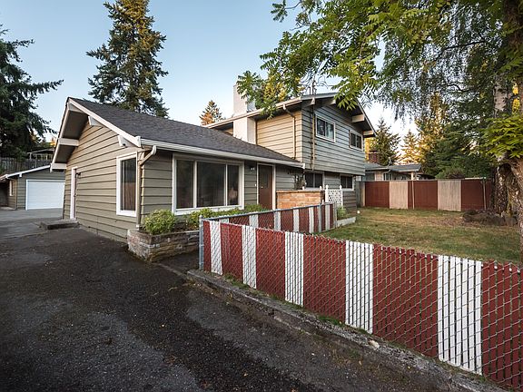 2nd image of 1314 S 131st Pl