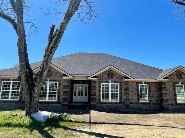 105 Abbie Ln, Glennville, GA 30427