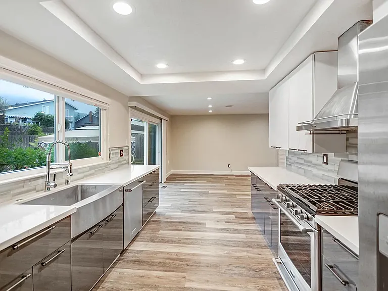 357 San Marin Dr — Photo 4