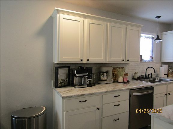 4th image of 205 Cedarvale Rd