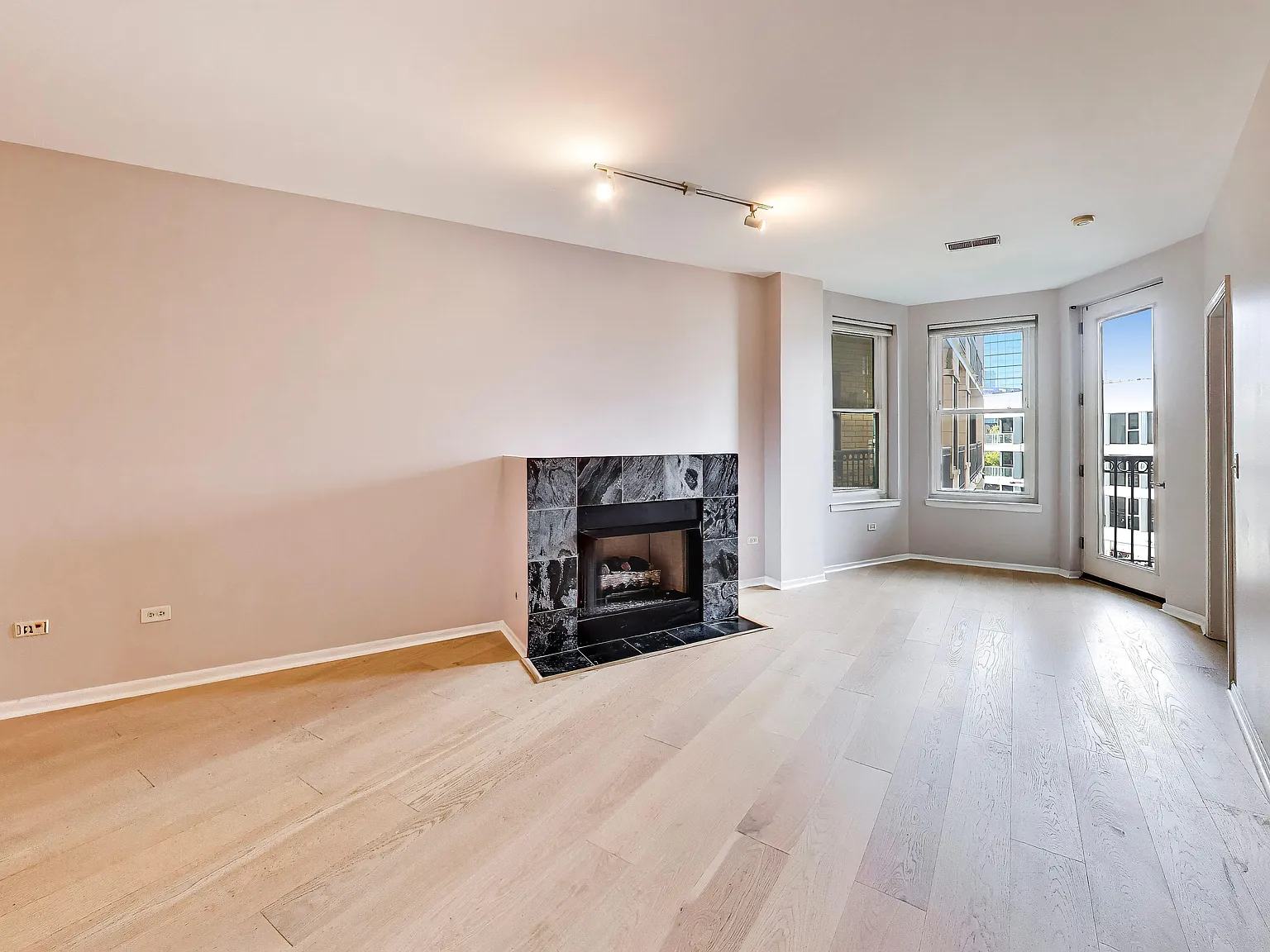 2 bed, 1250 sqft, $3,250 — Photo 3