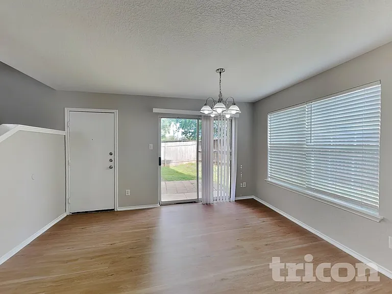 19 Bedford Bay — Photo 4