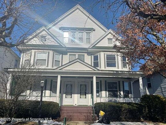 2nd image of 1218 Schlager St