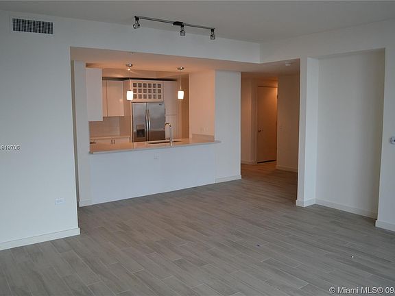 3rd image of 999 SW 1st Ave APT 3017