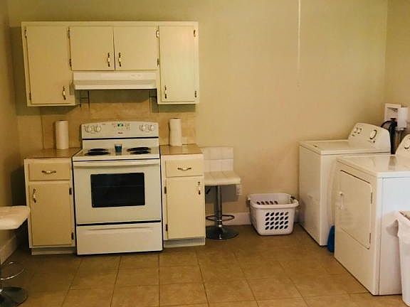 5th image of 1018 White Ave