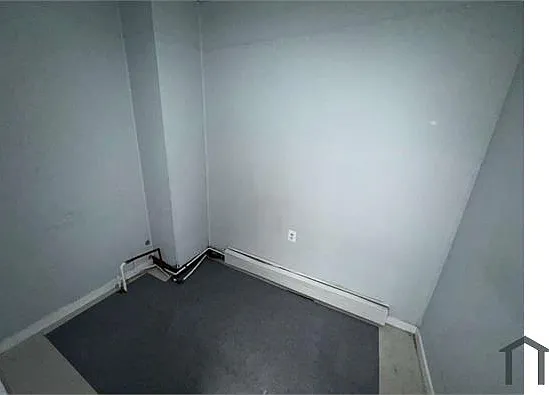 96 Brown Pl — Photo 2